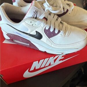 Nike Air Max 90 Red Box